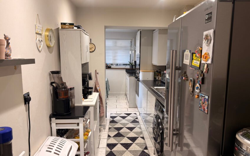 More Than Just Three Bedrooms – A Dunstable Home with Conservatory & Driveway
