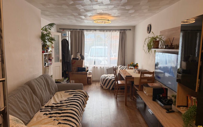 More Than Just Three Bedrooms – A Dunstable Home with Conservatory & Driveway