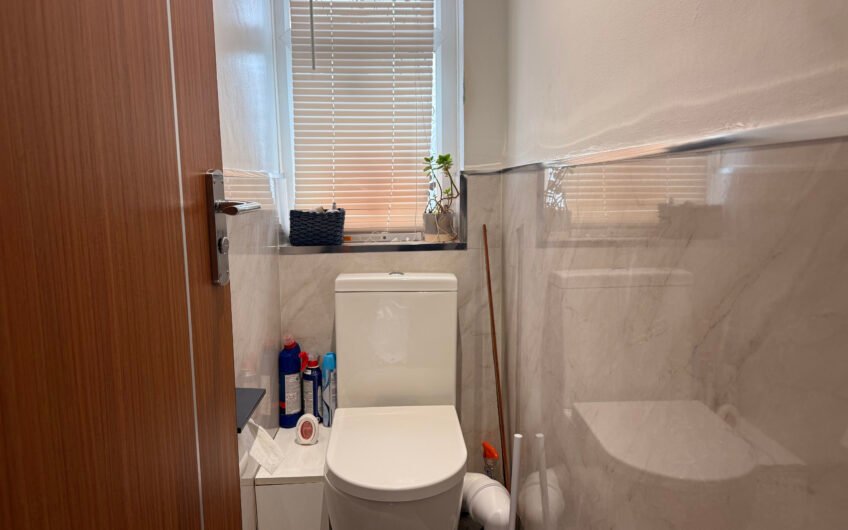 More Than Just Three Bedrooms – A Dunstable Home with Conservatory & Driveway