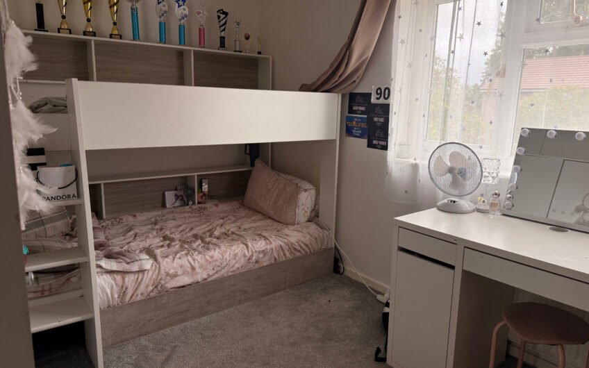 More Than Just Three Bedrooms – A Dunstable Home with Conservatory & Driveway