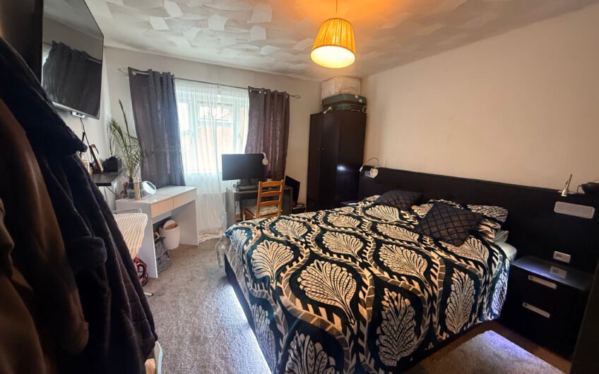 More Than Just Three Bedrooms – A Dunstable Home with Conservatory & Driveway