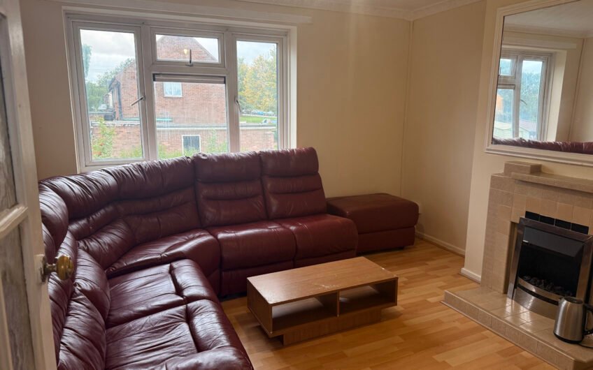 Two Floors, Two Master Bedrooms – Take a Look at This Luton Duplex