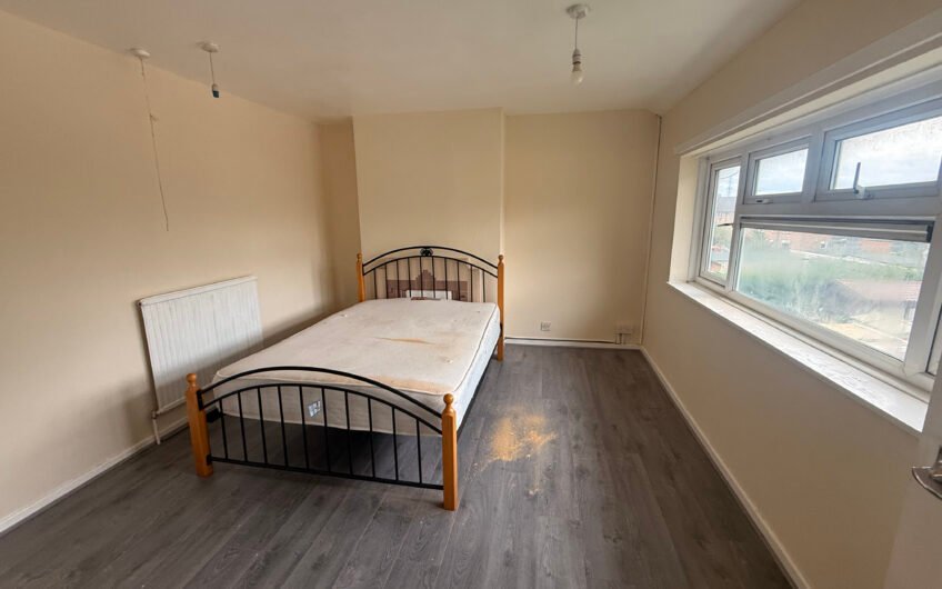 Two Floors, Two Master Bedrooms – Take a Look at This Luton Duplex