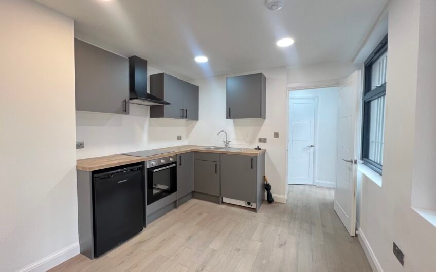 Right Where Luton Comes Alive – First-Floor Studio Flat in LU1