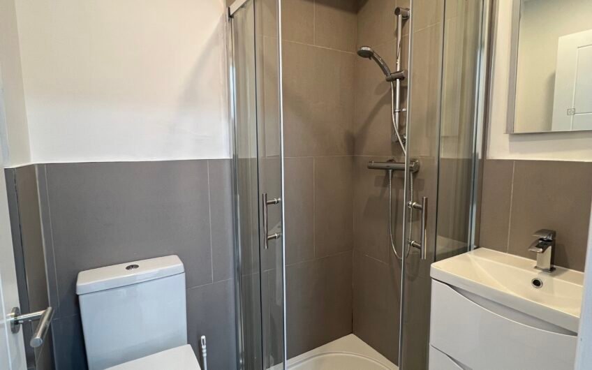 Right Where Luton Comes Alive – First-Floor Studio Flat in LU1