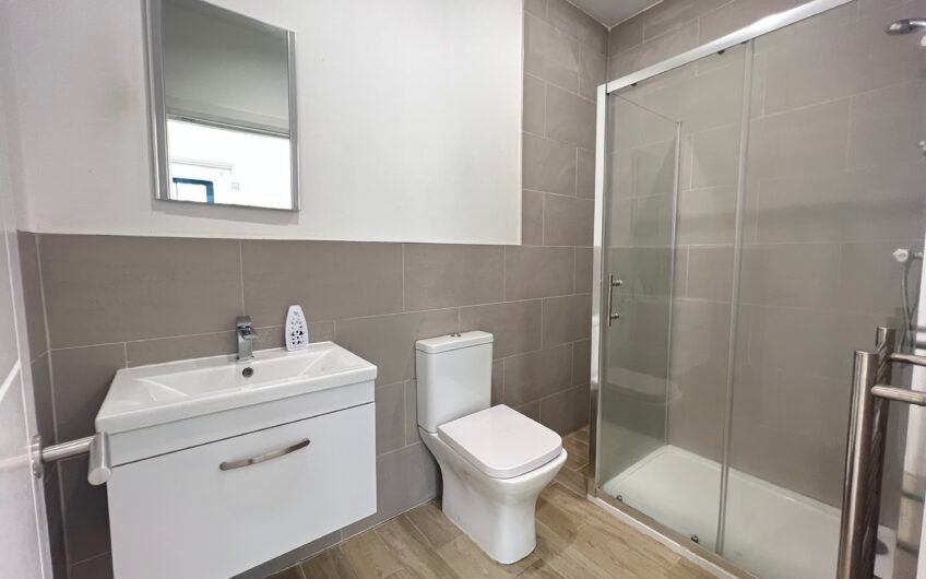 A Handy 1-Bedroom Flat for Commuters in Luton LU1