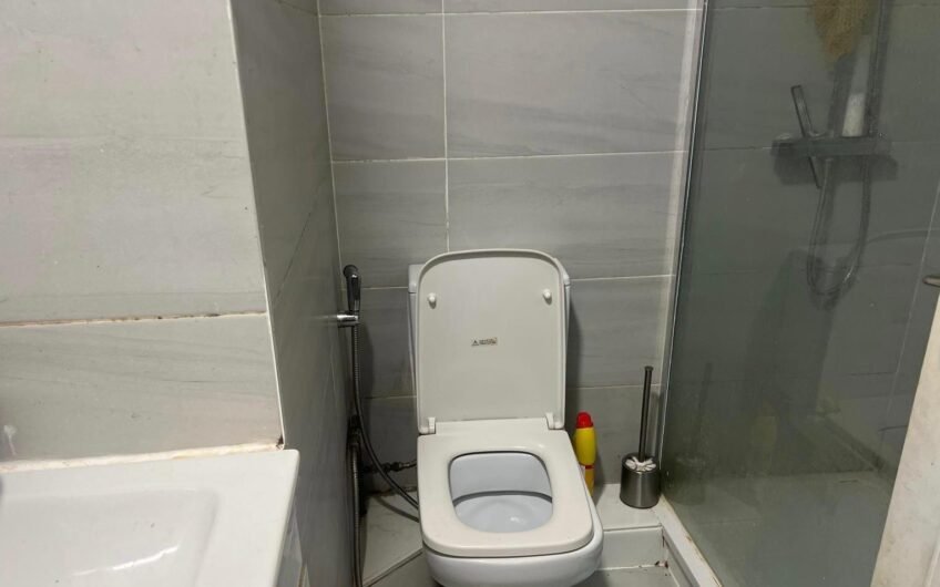 A Smart 1-Bedroom Buy with Parking & a 984-Year Lease – Luton LU1