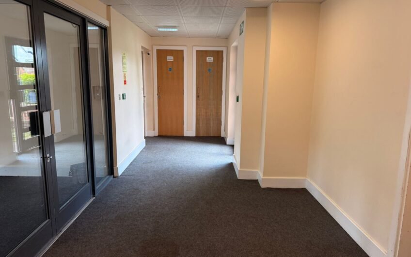 Balcony, Parking & Lift Access – 1-Bedroom Flat in Dunstable LU6