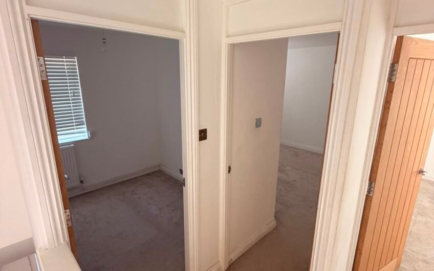 A Hidden Gem in Northampton – 3-Bedroom Detached Home with Parking