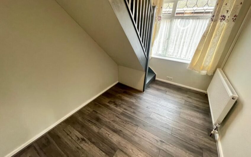 Not Your Average Bungalow – Four Bedrooms & Gardens Front and Back in Luton