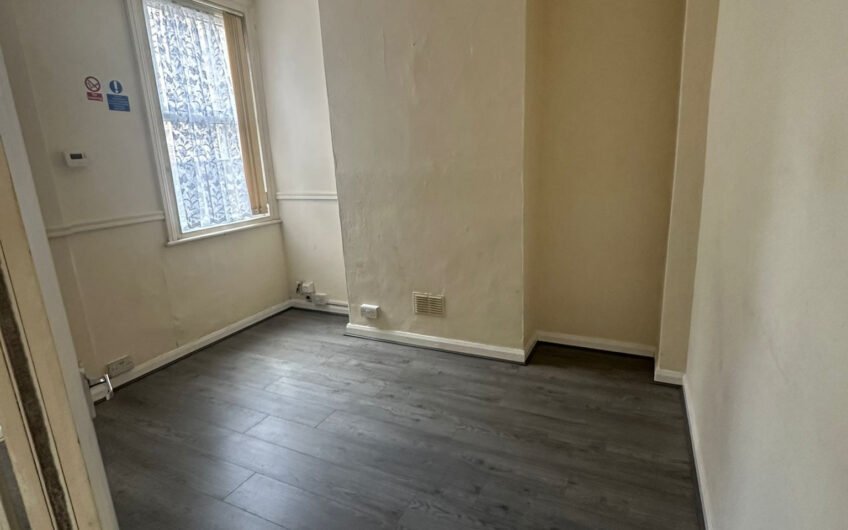 Need More Than One Living Space? Take a Look at This 3-Bedroom Luton Home