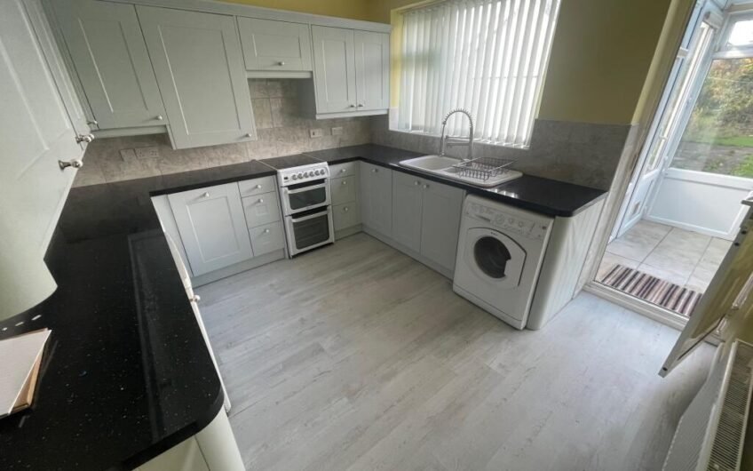 Not Your Average Bungalow – Four Bedrooms & Gardens Front and Back in Luton
