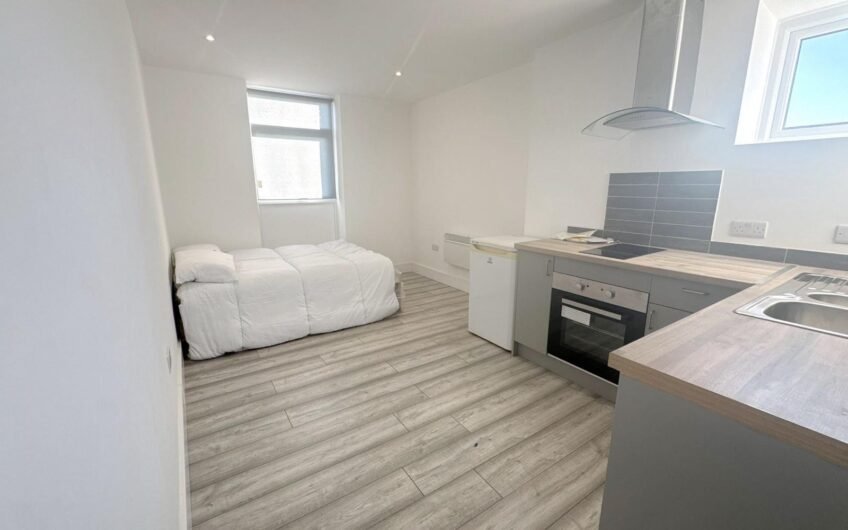£750 PCM with Water Included – Furnished Studio Ready Now in Luton