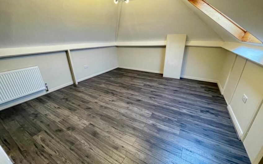 Not Your Average Bungalow – Four Bedrooms & Gardens Front and Back in Luton
