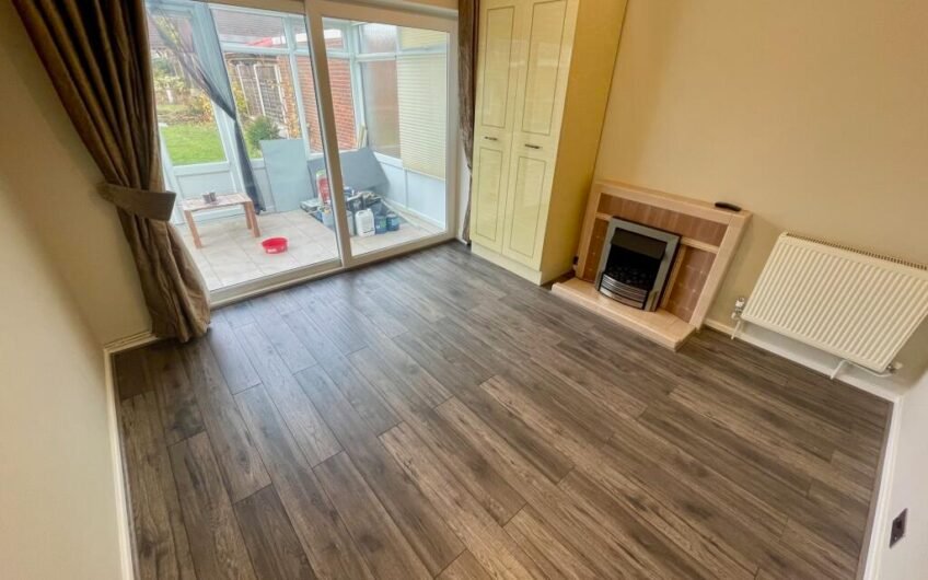 Not Your Average Bungalow – Four Bedrooms & Gardens Front and Back in Luton