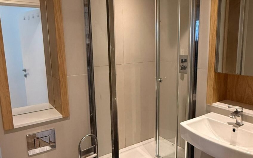 Contemporary Living with Private Parking – Fully Furnished 2-Bedroom Apartment