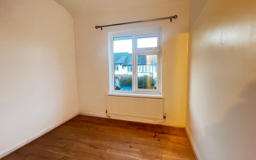 Spacious Garden, 2-Car Driveway: 3-Bed House to Let, Luton