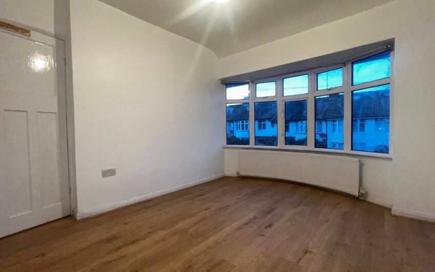 Spacious Garden, 2-Car Driveway: 3-Bed House to Let, Luton
