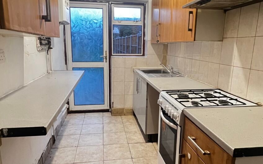 A Standout 3-Bedroom Home with a Spacious Garden & Parking for Two – Luton