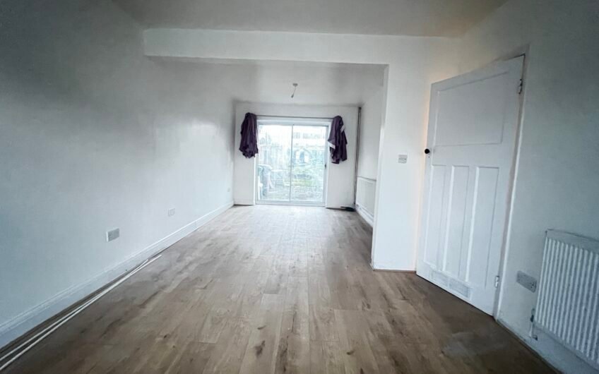 A Standout 3-Bedroom Home with a Spacious Garden & Parking for Two – Luton