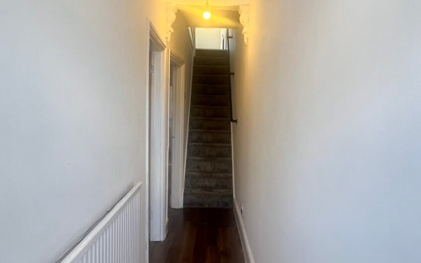 Three Double Bedrooms & Two Reception Rooms – End-Terraced Home in Luton LU1