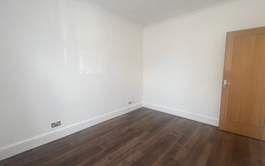 Three Double Bedrooms & Two Reception Rooms – End-Terraced Home in Luton LU1