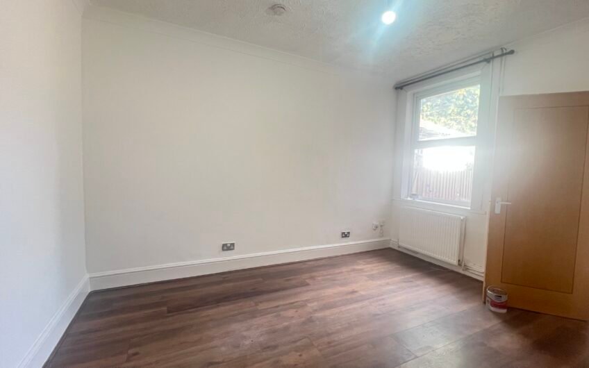 Three Double Bedrooms & Two Reception Rooms – End-Terraced Home in Luton LU1