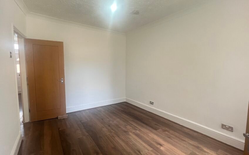 Three Double Bedrooms & Two Reception Rooms – End-Terraced Home in Luton LU1