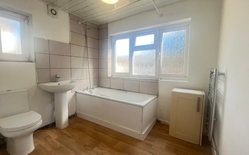 Three Double Bedrooms & Two Reception Rooms – End-Terraced Home in Luton LU1