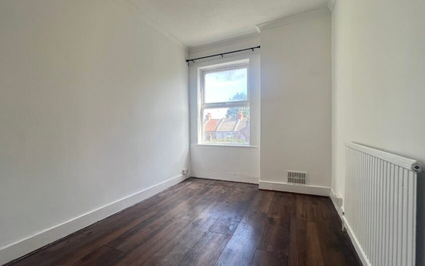 Three Double Bedrooms & Two Reception Rooms – End-Terraced Home in Luton LU1