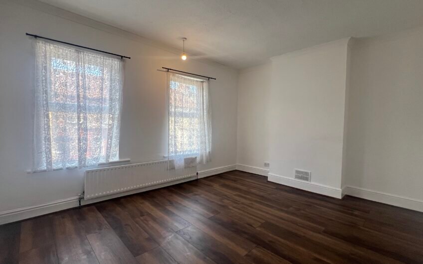 Three Double Bedrooms & Two Reception Rooms – End-Terraced Home in Luton LU1