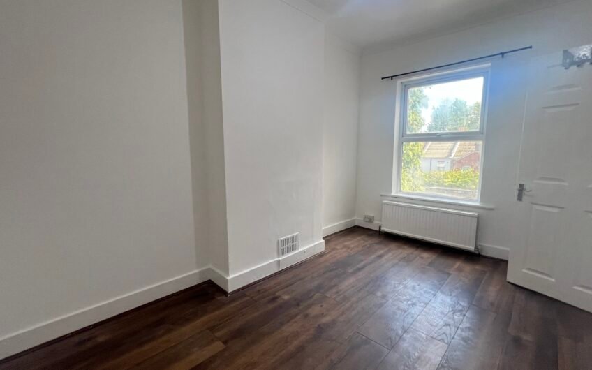 Three Double Bedrooms & Two Reception Rooms – End-Terraced Home in Luton LU1