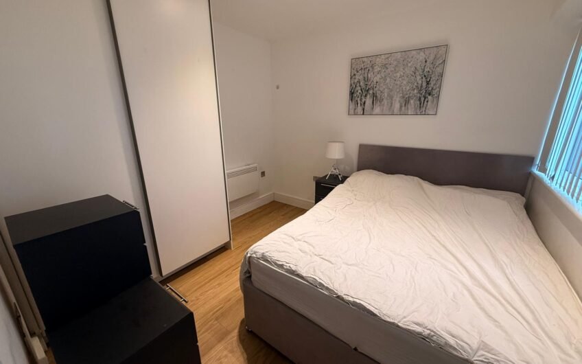 Contemporary Living with Private Parking – Fully Furnished 2-Bedroom Apartment