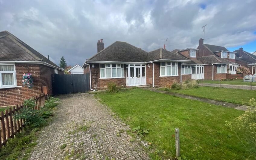Not Your Average Bungalow – Four Bedrooms & Gardens Front and Back in Luton
