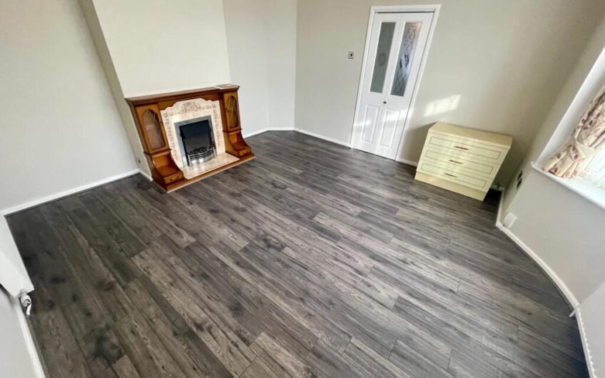 Not Your Average Bungalow – Four Bedrooms & Gardens Front and Back in Luton