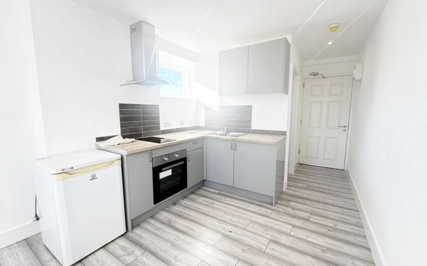 £750 PCM with Water Included – Furnished Studio Ready Now in Luton