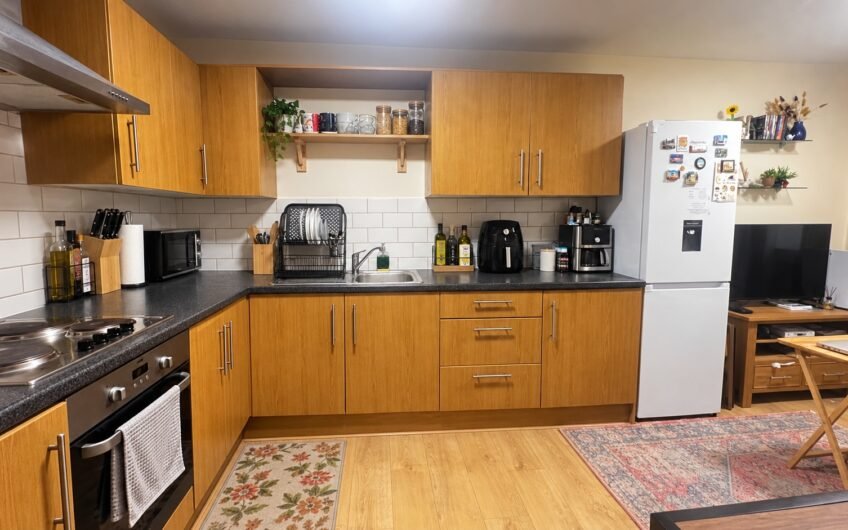 Freehold Investment: Two 1 Bed Flats Sold Together in Luton LU3