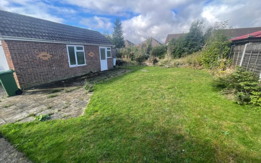 Not Your Average Bungalow – Four Bedrooms & Gardens Front and Back in Luton