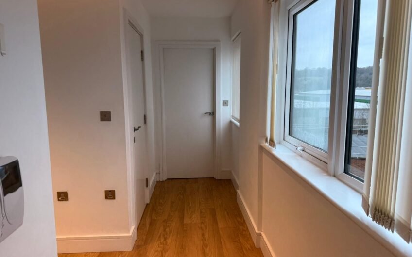 Contemporary Living with Private Parking – Fully Furnished 2-Bedroom Apartment